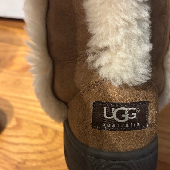 UGG Brown Winter Boots with Cream Fur - Picture 8 of 10